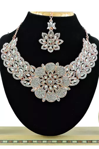 Multicolor designer function wear ad necklace set