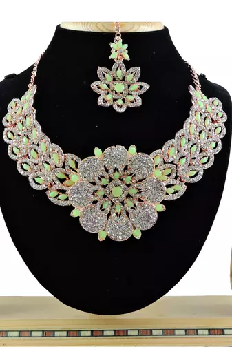 Multicolor designer function wear ad necklace set