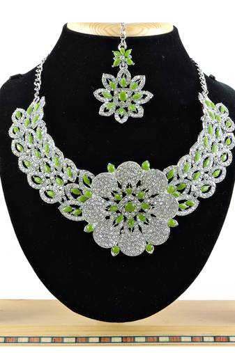 Multicolor designer function wear ad necklace set