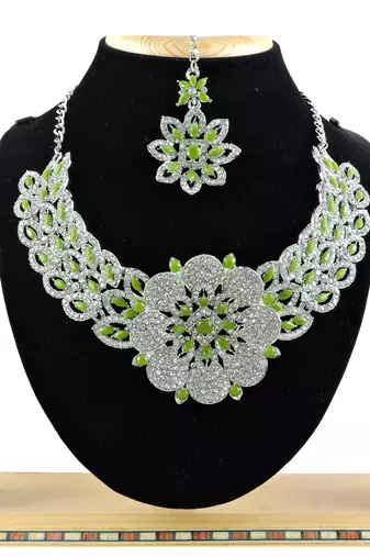 Multicolor designer function wear ad necklace set