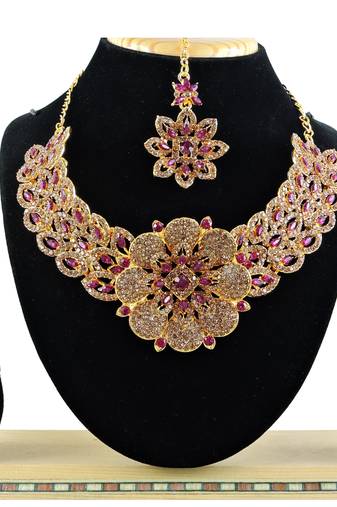 Multicolor designer function wear ad necklace set