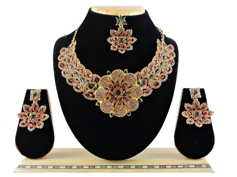 Multicolor designer function wear ad necklace set
