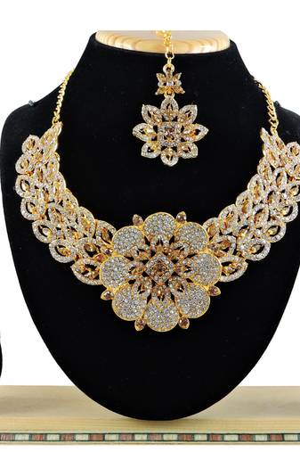 Multicolor designer function wear ad necklace set