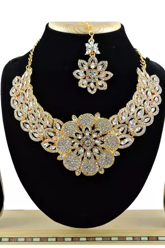Multicolor designer function wear ad necklace set