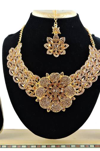 Multicolor designer function wear ad necklace set