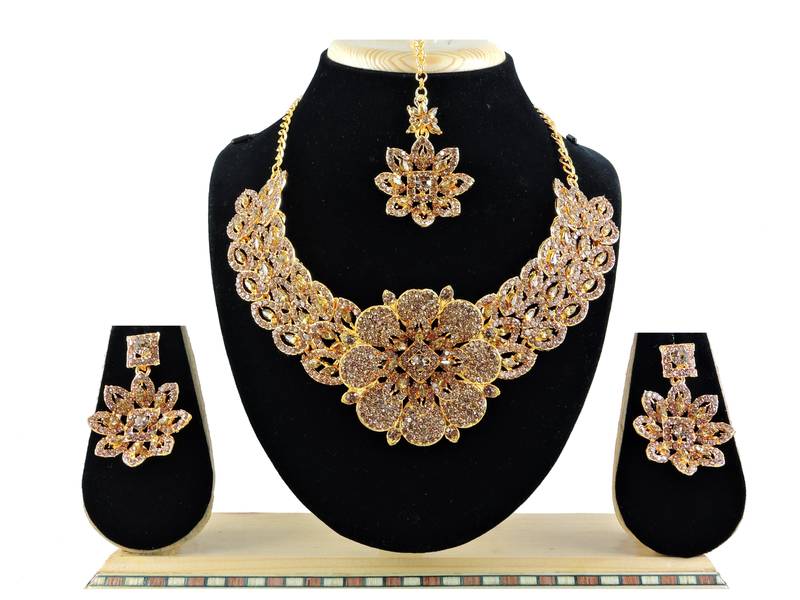 Multicolor designer function wear ad necklace set