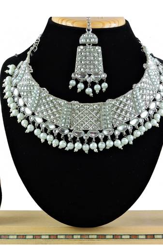 Multicolor designer function wear ad necklace set