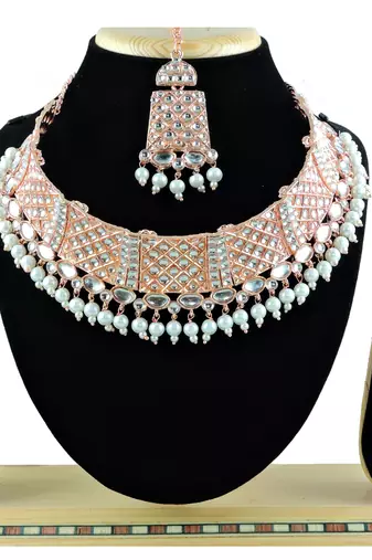 Multicolor designer function wear ad necklace set