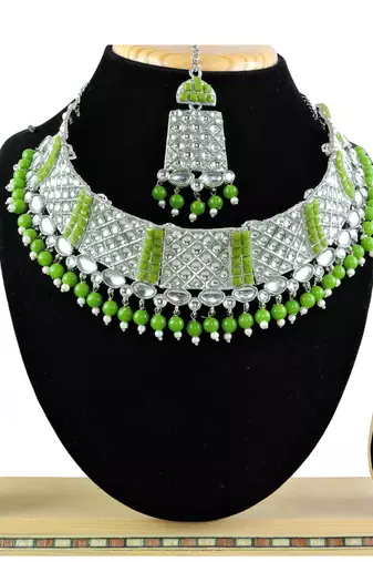 Multicolor designer function wear ad necklace set