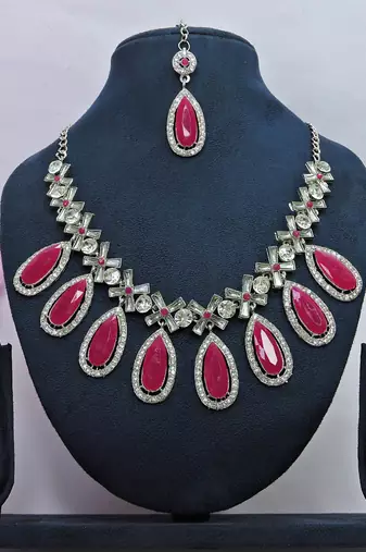 Red designer function wear ad necklace set