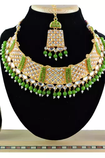 Multicolor designer function wear ad necklace set