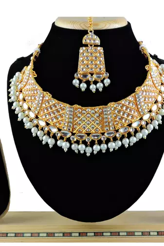 Multicolor designer function wear ad necklace set