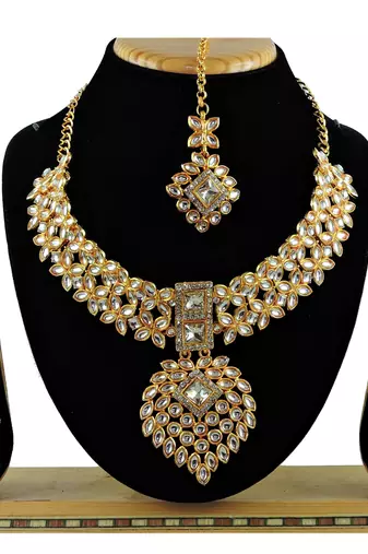 Multicolor designer function wear ad necklace set