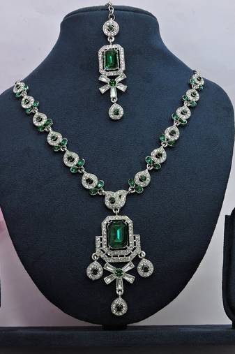 Green designer function wear ad necklace set