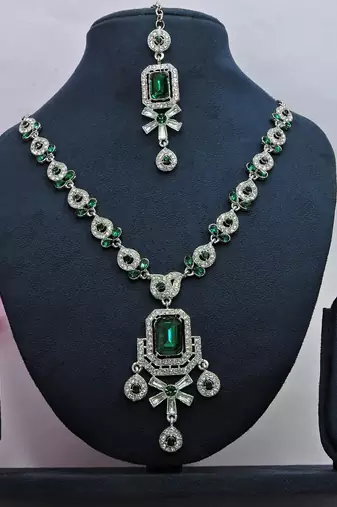 Green designer function wear ad necklace set