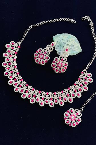 Red designer function wear ad necklace set