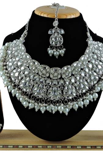 Multicolor designer function wear ad necklace set