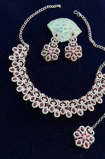 Multicolor designer function wear ad necklace set
