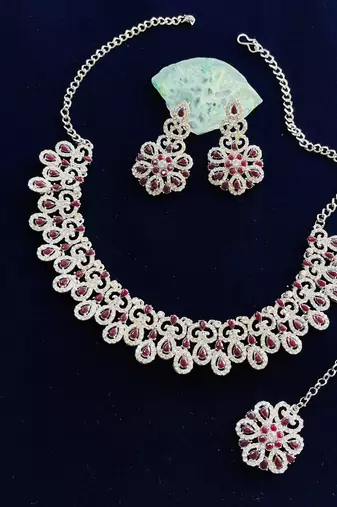 Multicolor designer function wear ad necklace set