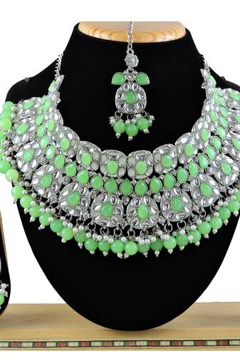 Multicolor designer function wear ad necklace set