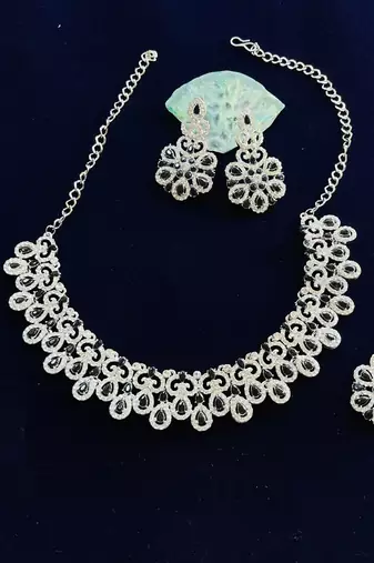 Black designer function wear ad necklace set