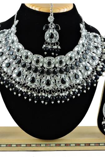 Black designer function wear ad necklace set