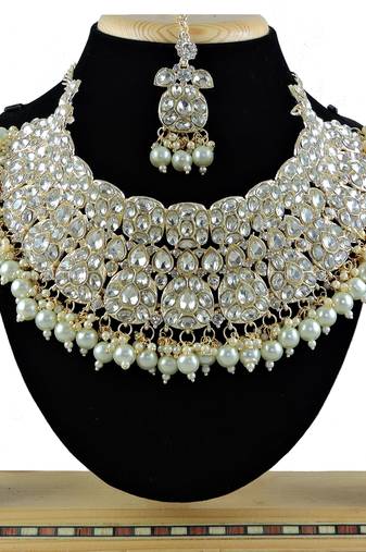 Multicolor designer function wear ad necklace set