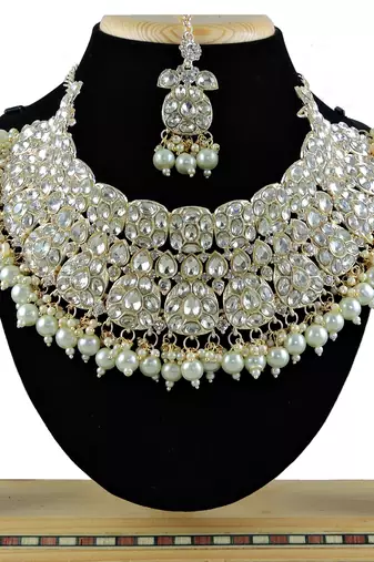 Multicolor designer function wear ad necklace set