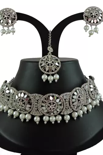 Multicolor designer function wear ad necklace set