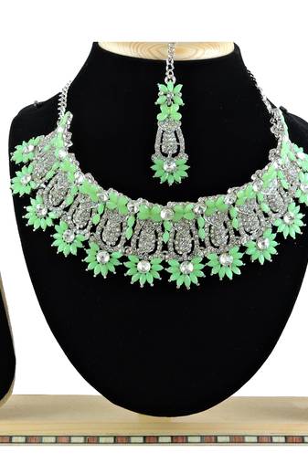 Multicolor designer function wear ad necklace set