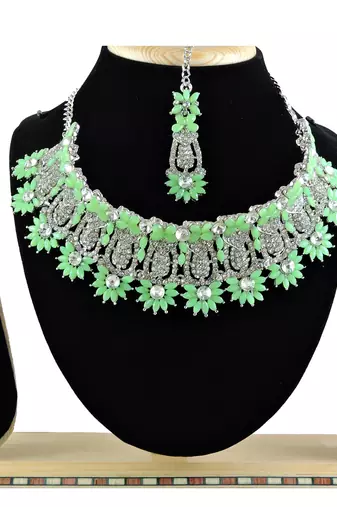 Multicolor designer function wear ad necklace set