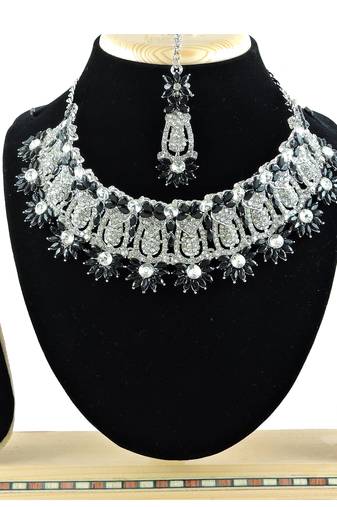 Black designer function wear ad necklace set