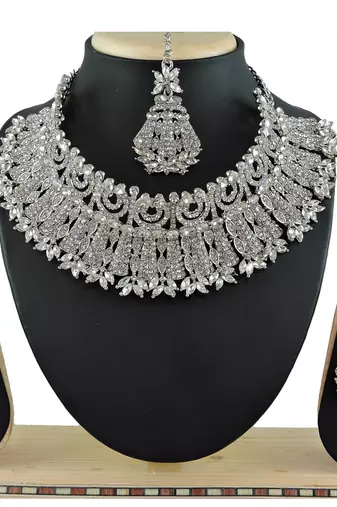 Multicolor designer function wear ad necklace set