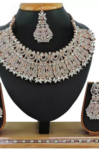 Multicolor designer function wear ad necklace set