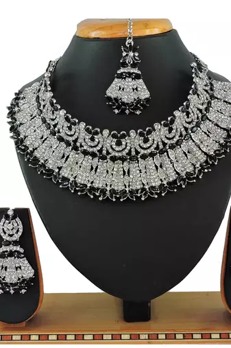 Black designer function wear ad necklace set