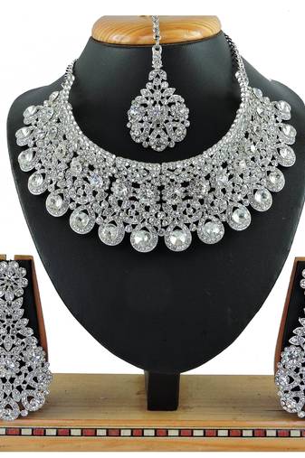 Multicolor designer function wear ad necklace set
