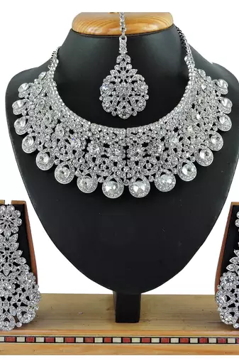 Multicolor designer function wear ad necklace set