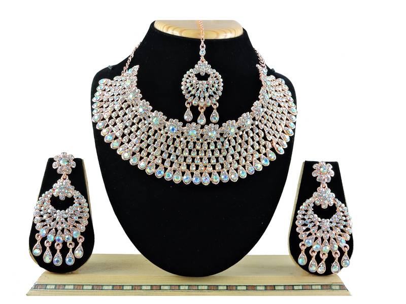 Multicolor designer function wear ad necklace set