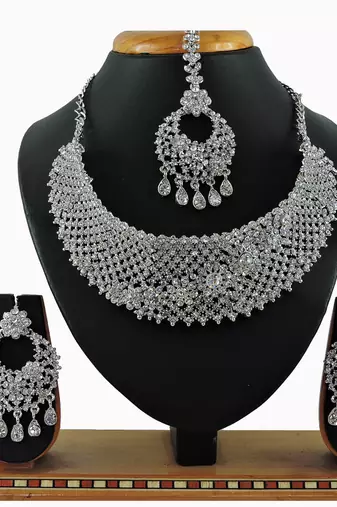 Multicolor designer function wear ad necklace set