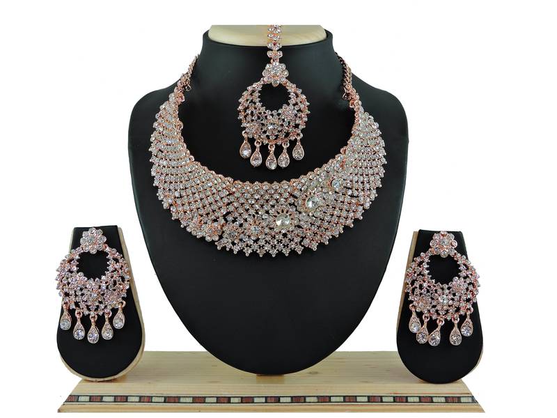 Multicolor designer function wear ad necklace set