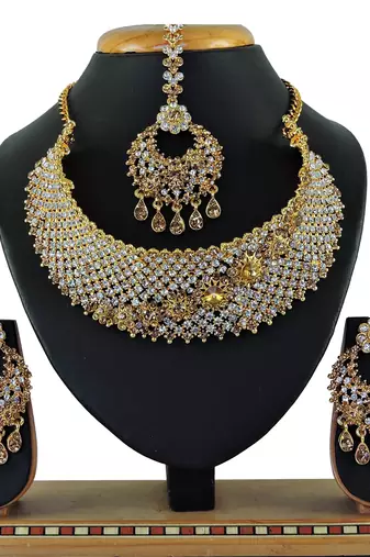 Multicolor designer function wear ad necklace set