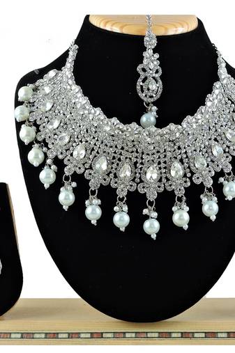Multicolor designer function wear ad necklace set