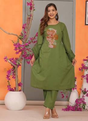 Green Embroidered Cotton Kurta and Pant Set with Dupatta 2