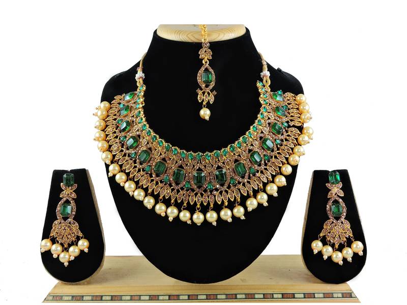 Green designer function wear ad necklace set