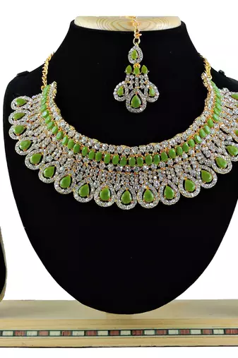Multicolor designer function wear ad necklace set