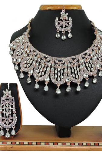 Multicolor designer function wear ad necklace set