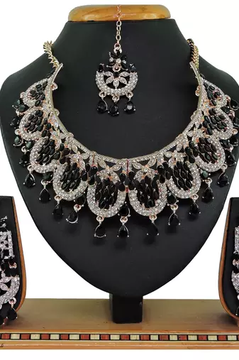 Black designer function wear ad necklace set