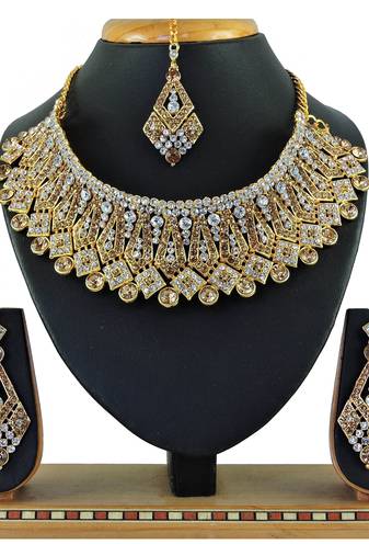 Multicolor designer function wear ad necklace set
