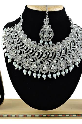 Multicolor designer function wear ad necklace set