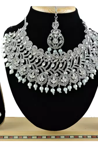 Multicolor designer function wear ad necklace set